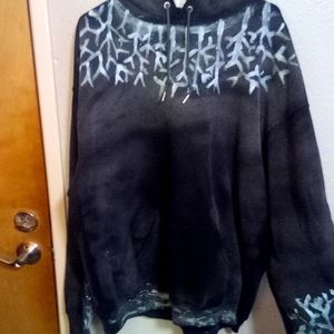 A Navy Blue  2x Hanes hoodie with baby blue snow flakes around the shoulder.